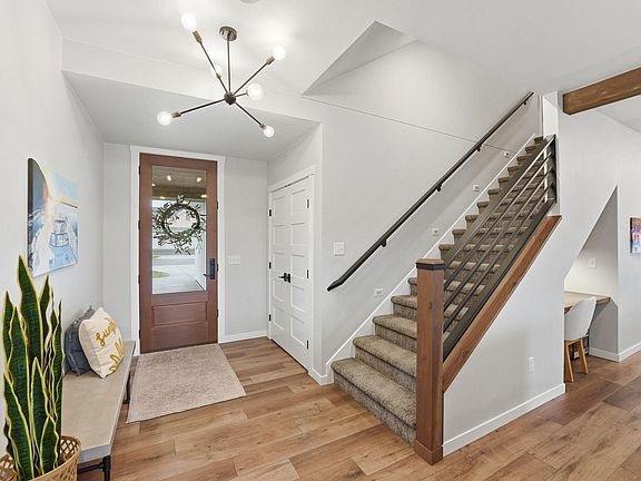 2nd image of 1590 Perennial Ln NE