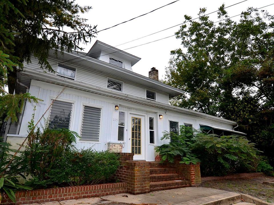 1st image of 223 S Morris St
