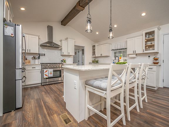 4th image of 102 Woodlock Dr