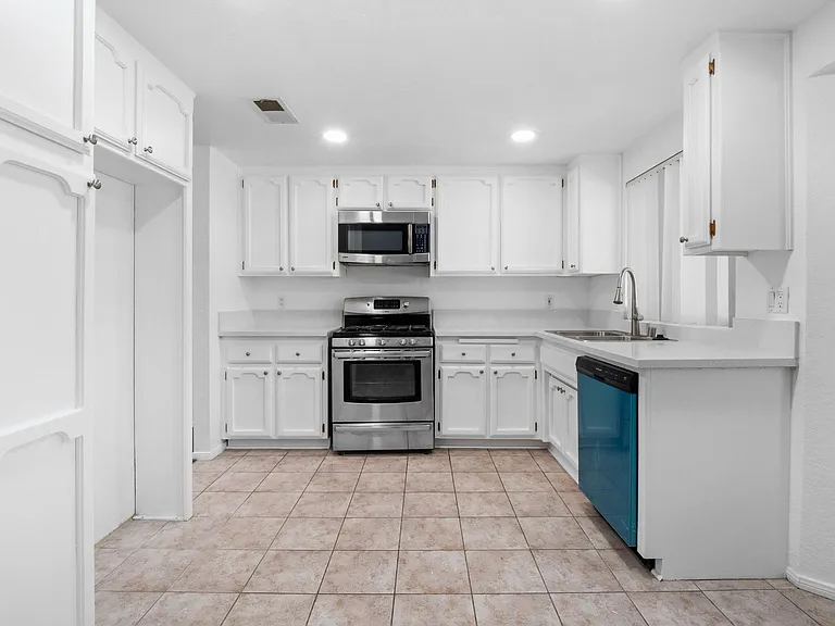 10717 Keller Dr — Photo 7