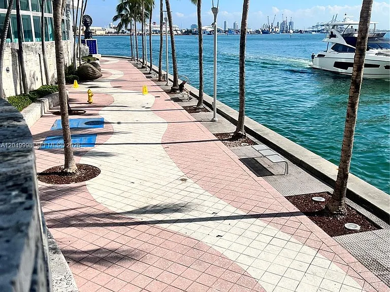 335 Biscayne Blvd #4207 — Photo 27