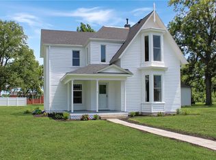 317 N Main St, Corder, MO 64021
