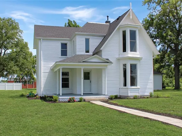 317 N Main St, Corder, MO 64021