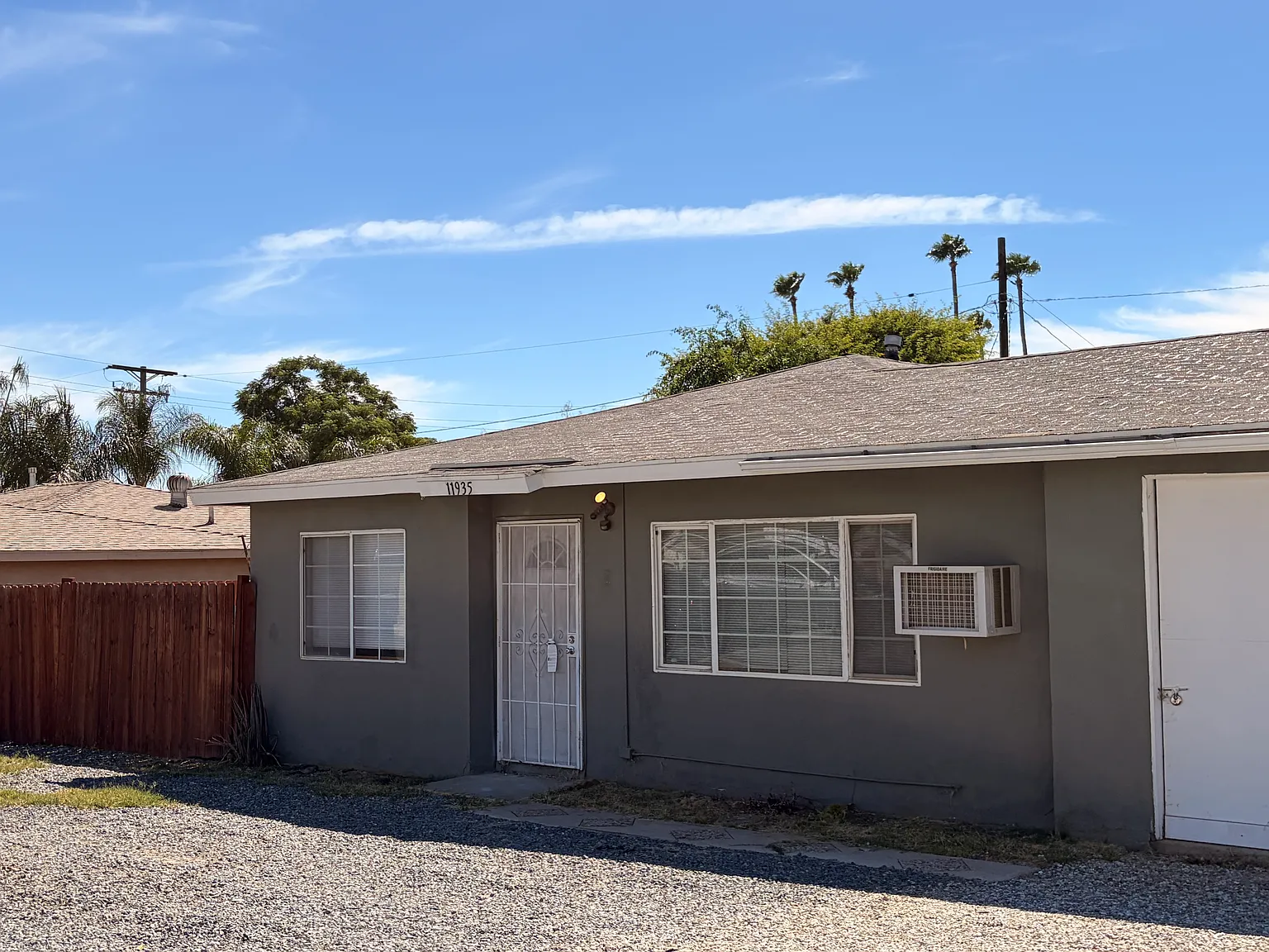 2 bed, 950 sqft, $2,400 — Photo 1