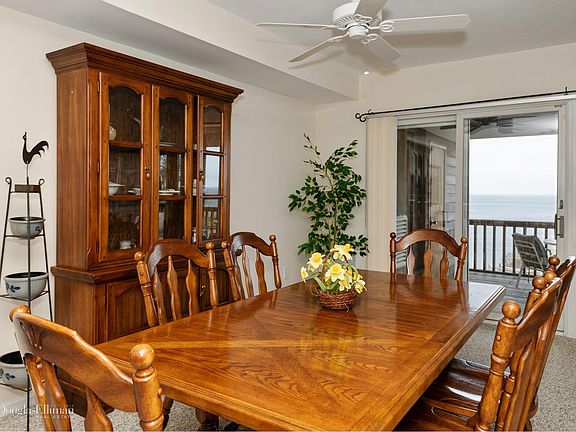 5th image of 409 Fox Hill Dr
