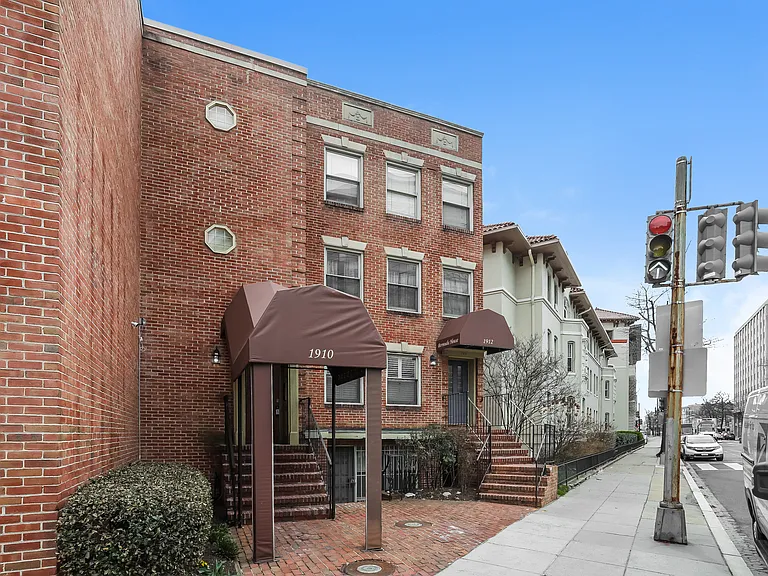 1910 T St NW #24 — Photo 16