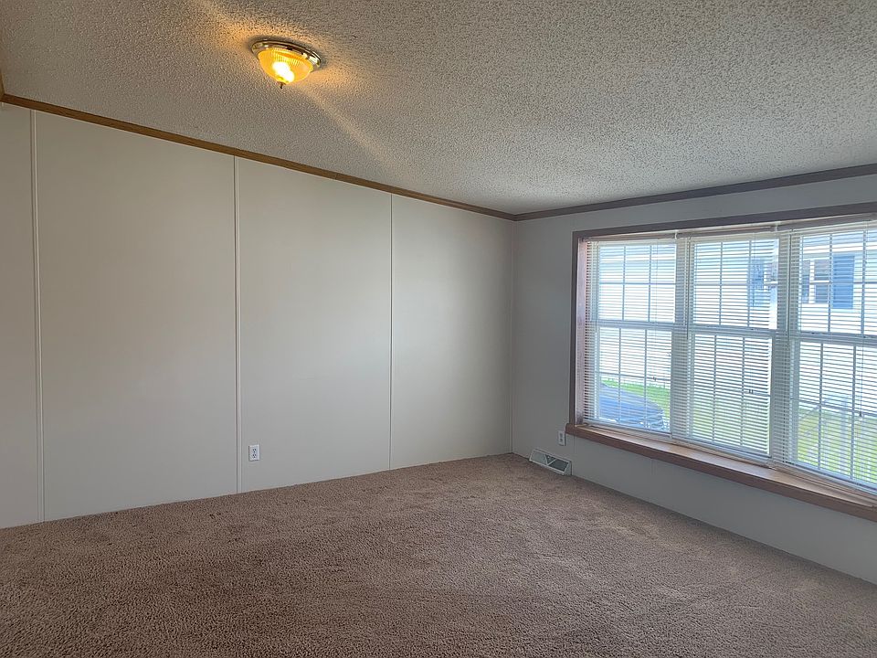 2nd image of 383 Hunt Club Dr