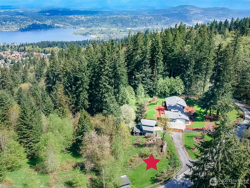 4th image of 17600 SE Cougar Mountain Drive