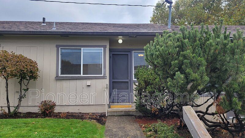 1st image of 791 NE Alameda Ave