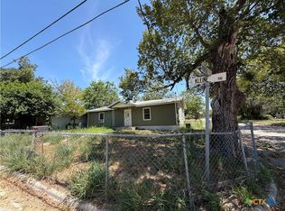914 Kleine St, Gonzales, TX 78629