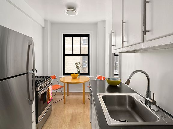 2nd image of 170 2nd Ave APT 12A