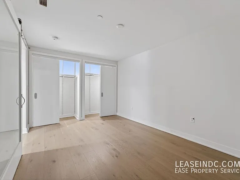 1332 8th St NW — Photo 16