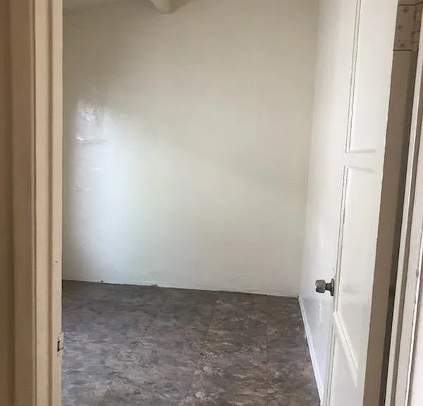 1034 E Grand Ave — Photo 7