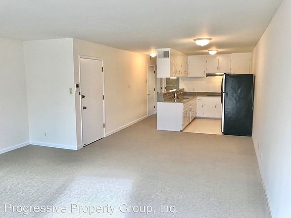 2nd image of 1136 Kearny St #5