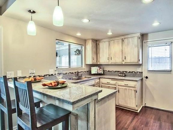 4th image of 541 Mesa Dr