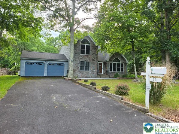 211 Murphy Cir, Bushkill, PA 18324