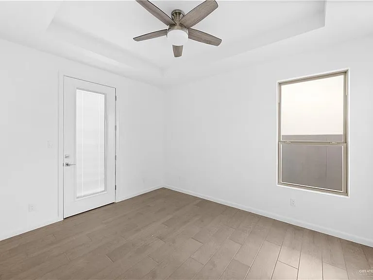1220 E Camellia Ave — Photo 13