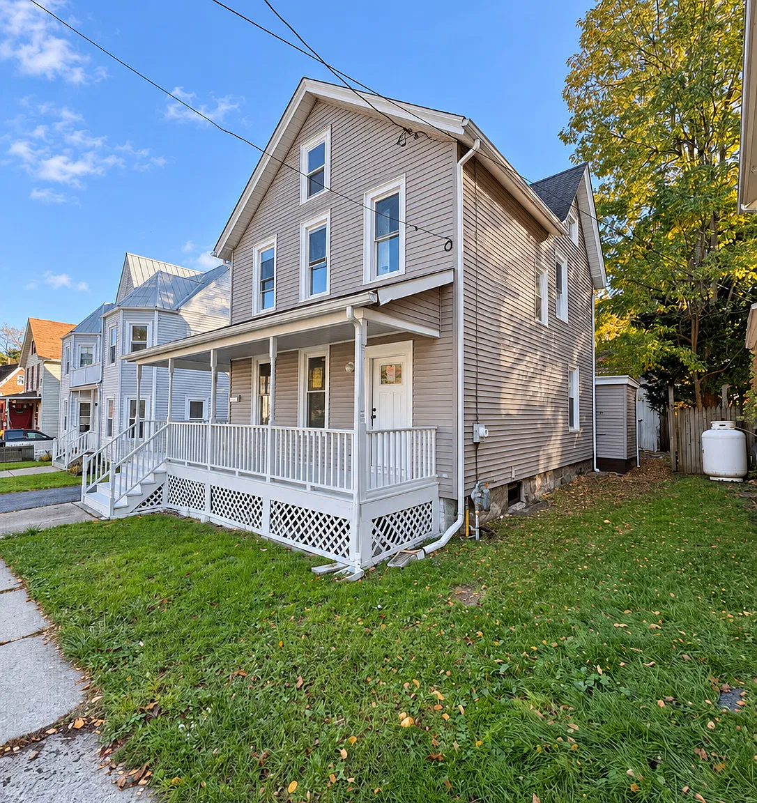 3 bed, 1.5 bath, 1420 sqft, $2,900 — Photo 2