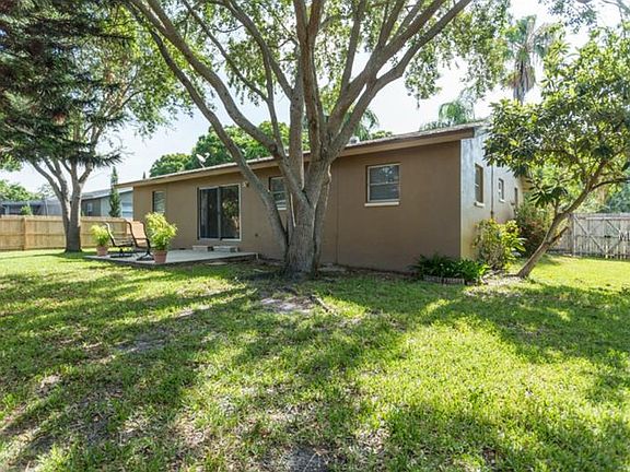 3rd image of 6018 Tanglewood Dr NE