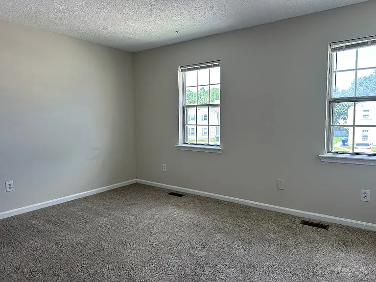 4711 Whitetail Ct — Photo 6