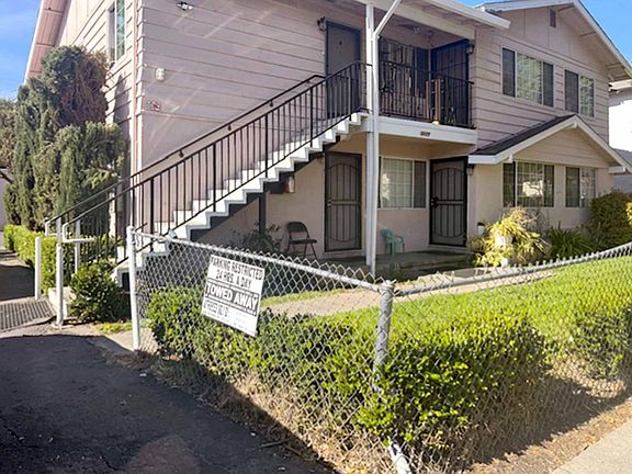2nd image of 3097 Pearl Ave