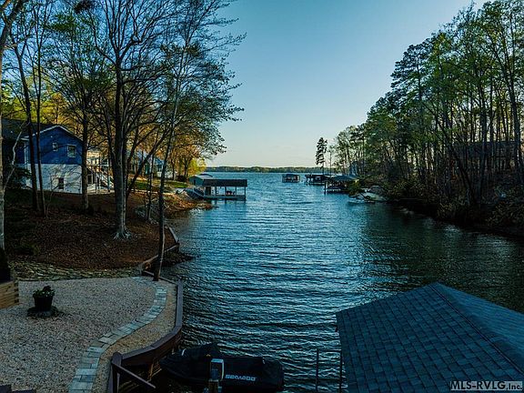 2nd image of 200 Ridge Oaks Dr