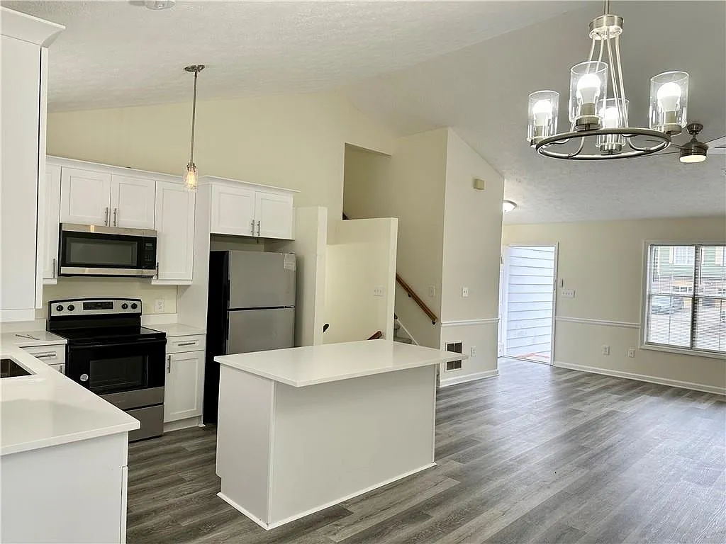 3 bed, 2.5 bath, 1778 sqft, $2,150 — Photo 2