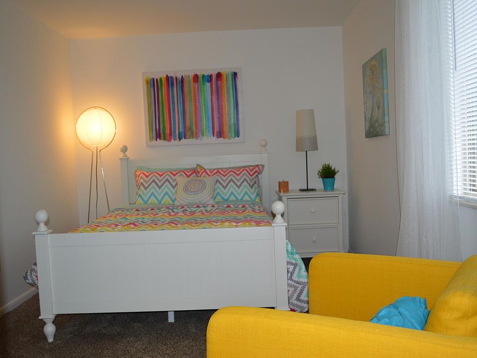 2nd image of 1732 Lucille Dr APT 1D
