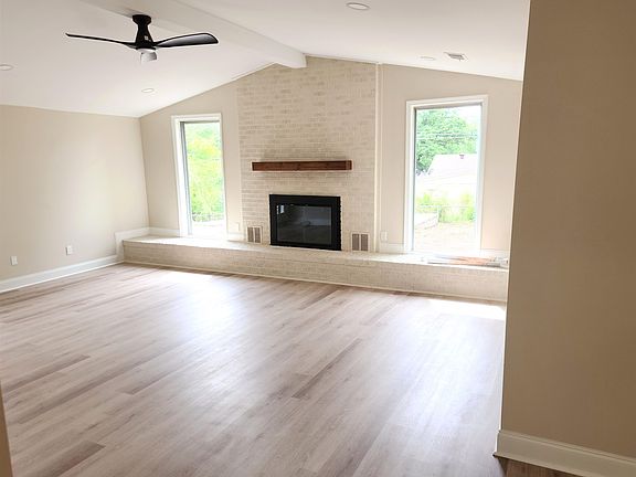 3rd image of 3785 Ladue St