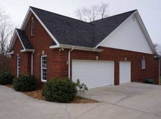 1385 Golf Club Ln, Crossville, TN 38571