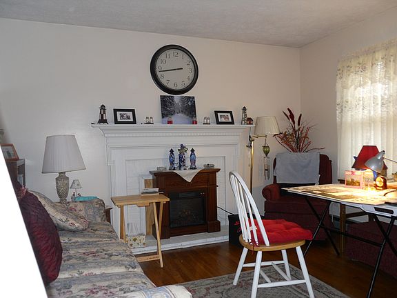3rd image of 221 Greenwood Dr