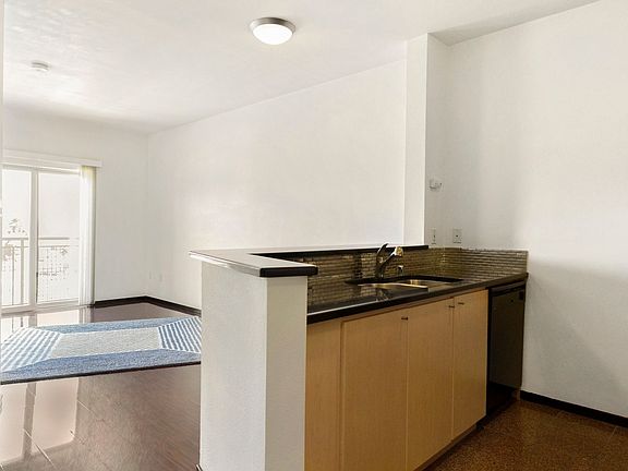 2nd image of 412 11th Ave Ph 9