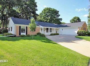 1374 Carriage Hill Ln, Freeport, IL 61032