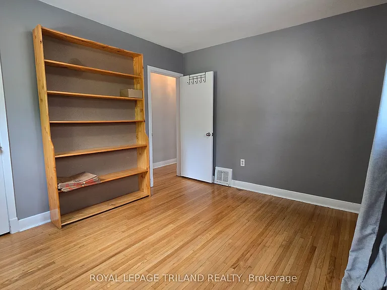224 Highbury Ave N — Photo 10