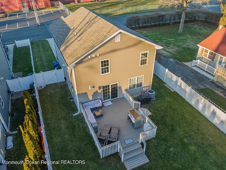 132 Chelton Ave — Photo 28