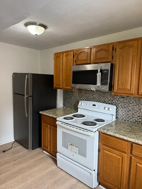 3 bed, 1.5 bath, 1200 sqft, $1,850 — Photo 2