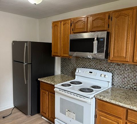 2nd image of 44 N Pennewell Dr