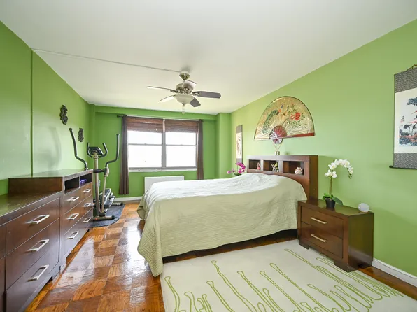 61-20 Grand Central Parkway image 25 of 28