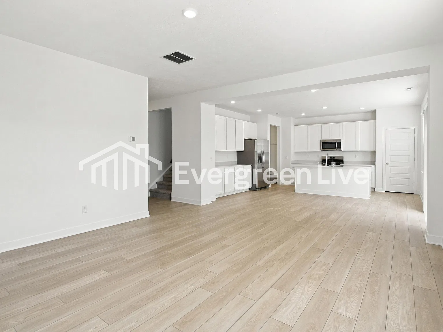 5 bed, 3.0 bath, 2736 sqft, $2,230 — Photo 3