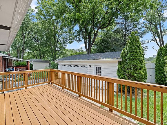 4th image of 1207 Brooke Dr