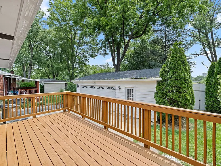 1207 Brooke Dr — Photo 4