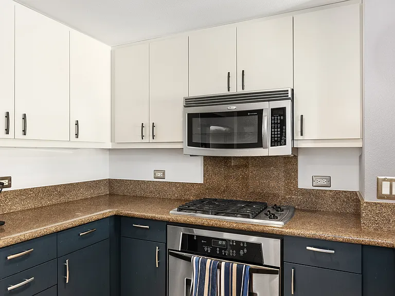 875 G St #302 — Photo 10