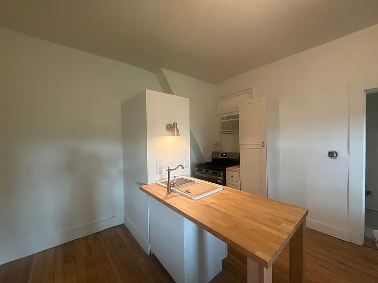 2711 Indiana Ave — Photo 4