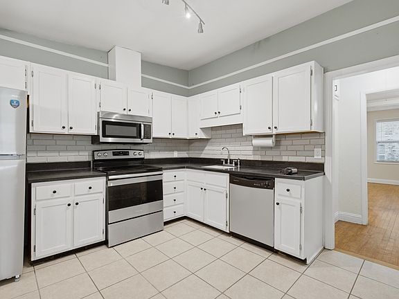 3rd image of 401 Midflow St