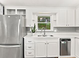 28 Hilltop Cir, Worcester, MA 01609