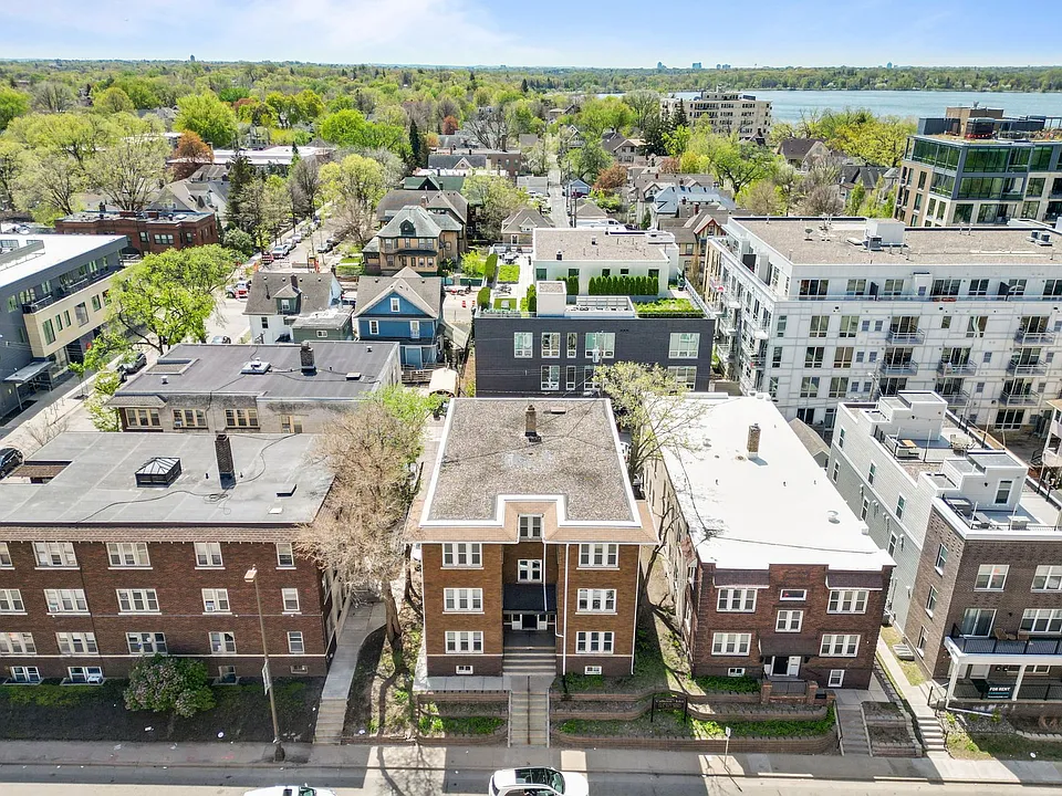 Lagoon Avenue Eststes