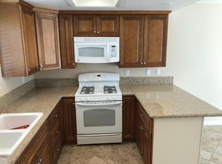 39001 Calle Hermosa APT B, Murrieta, CA 92563
