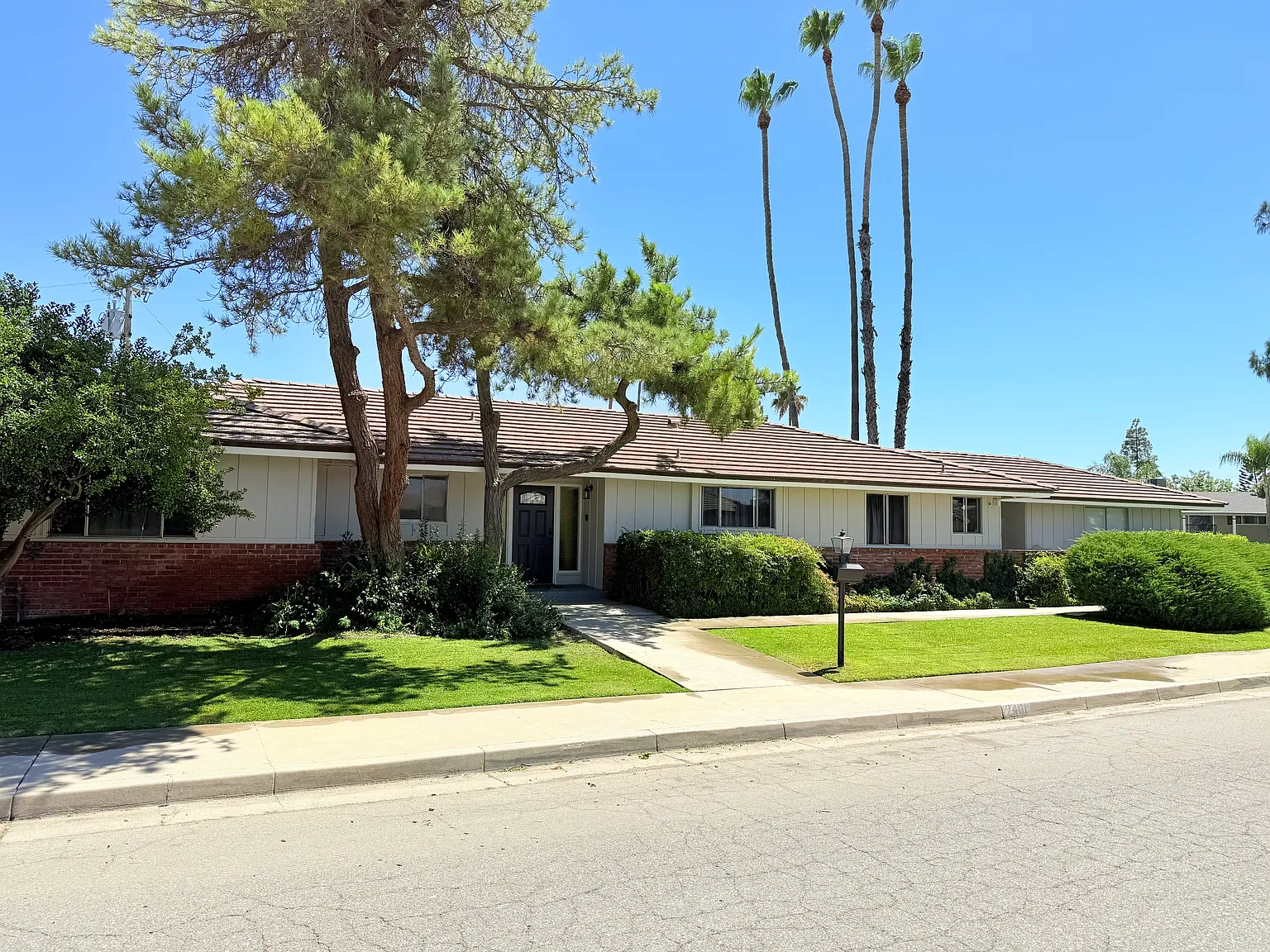 3 bed, 2033 sqft, $2,750 — Photo 2
