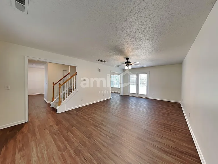 60 Falcon Ct — Photo 6