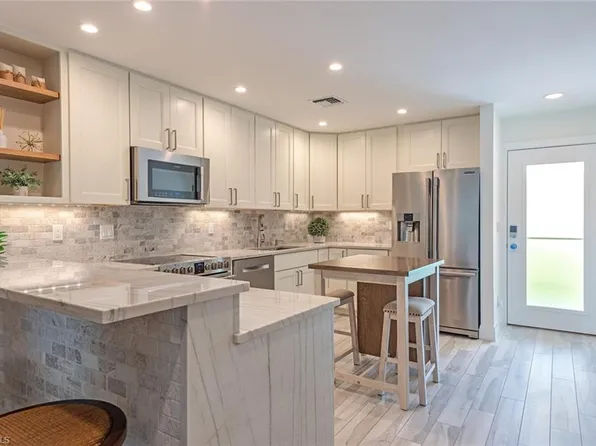 1417 Chesapeake AVE #202, NAPLES, FL 34102